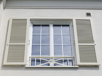 Alu-Fensterladen zum Schutz gegen Witterungseinflüsse
